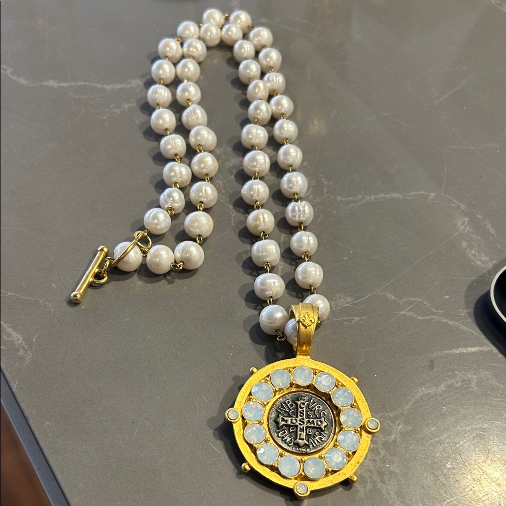 Classic Pearl Necklace with Gold-Tone Medallion - Picture 7 of 7